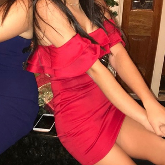 Red Fitted Off the Shoulder Ruffle Dress - Picture 3 of 4